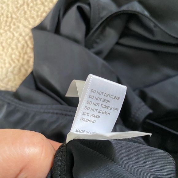 Women’s Black Open Back Tank Top, Size: Large - Picture 5 of 7